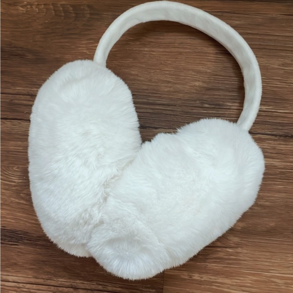 Earmuffs fluffy white and soft! - Picture 1 of 3